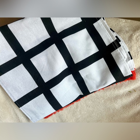 Halloween table runner NEW 70” X 13” home decor - Picture 5 of 13